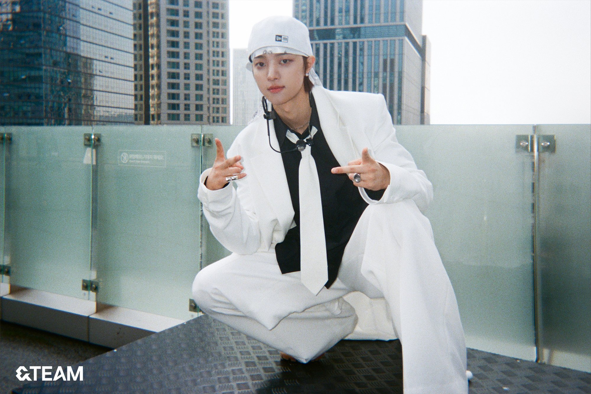 [잡담] 비하인드 사진 필카로 올려준 거 ㄹㅇ 감다살 | 인스티즈