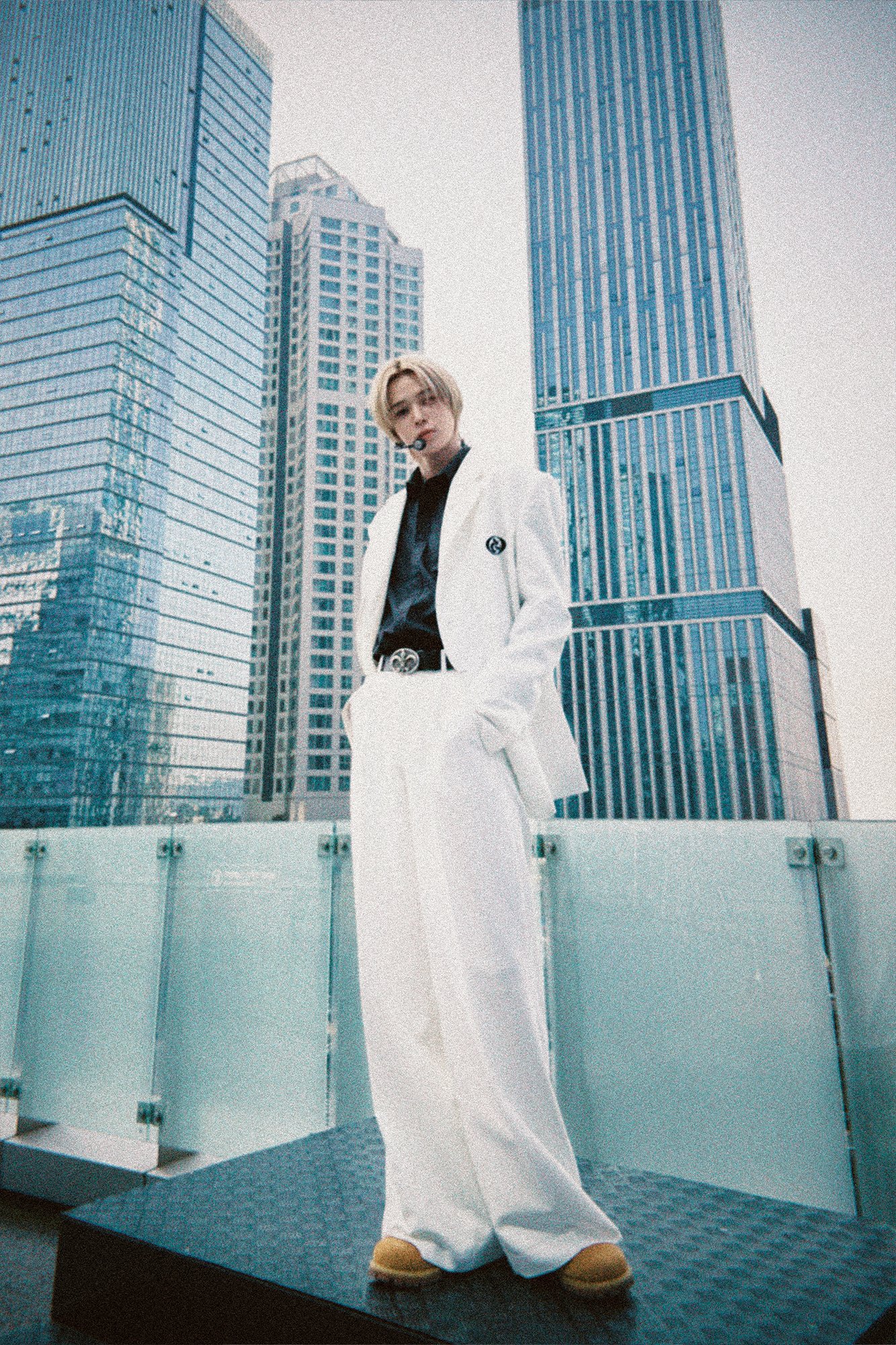 [잡담] 비하인드 사진 필카로 올려준 거 ㄹㅇ 감다살 | 인스티즈