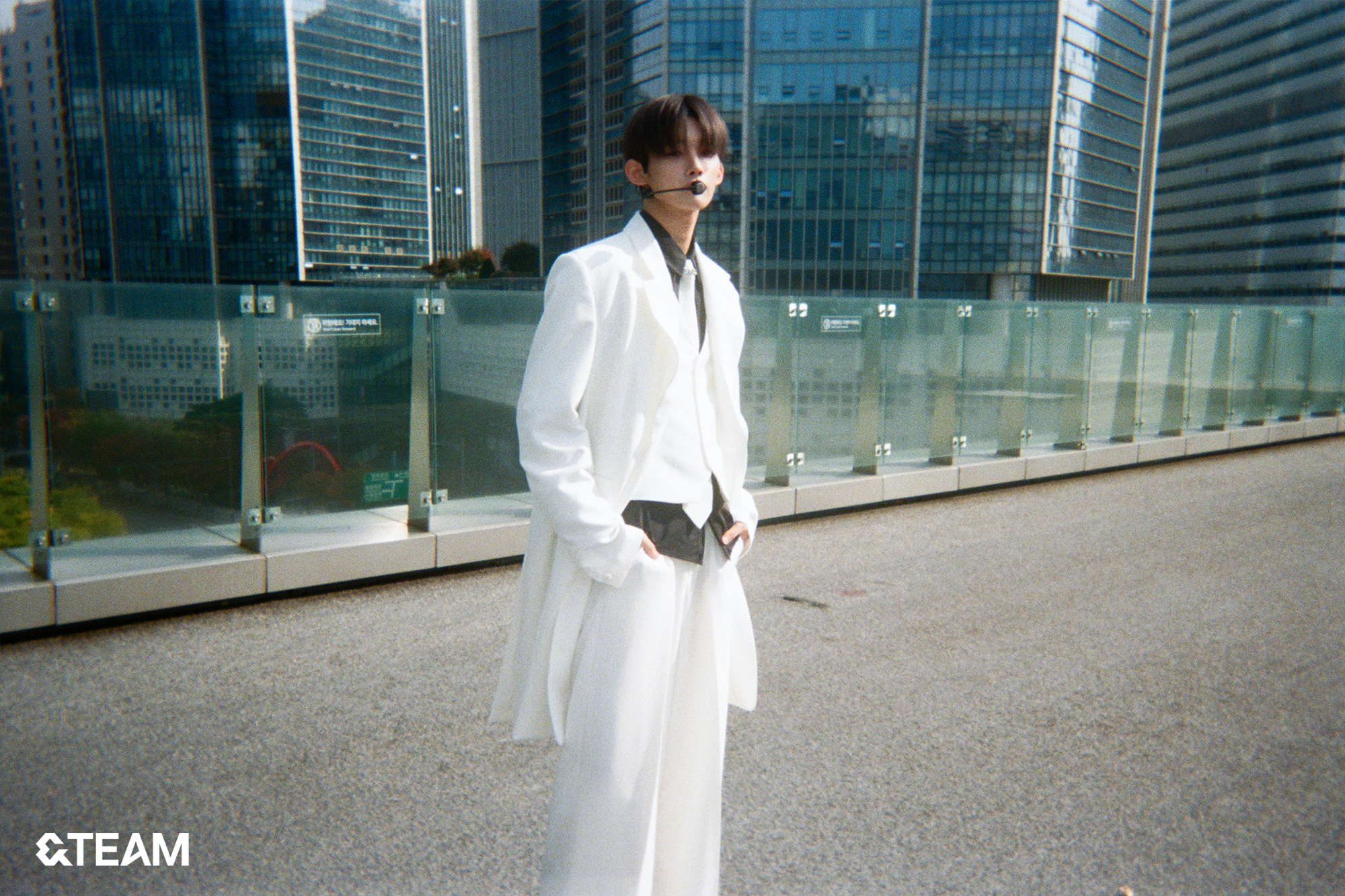 [잡담] 비하인드 사진 필카로 올려준 거 ㄹㅇ 감다살 | 인스티즈