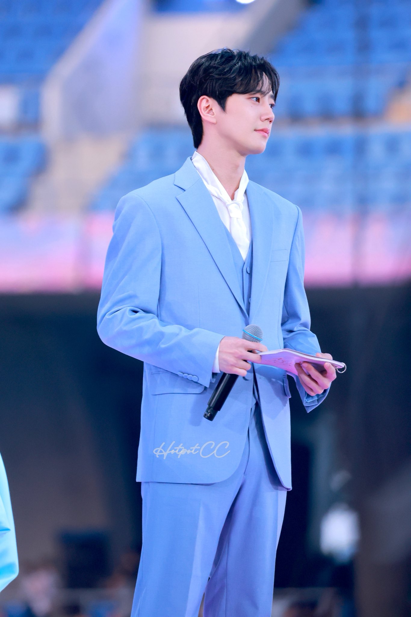 [잡담] 이준영 떡밥 이틀이나 넘쳐서 아직도 새 짤 뜨는 거 좋아 | 인스티즈