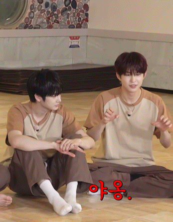 [잡담] 아니 건우 애교 하는거 보고 잘못들었나? 하는 안신이 표정이 웃겨 | 인스티즈