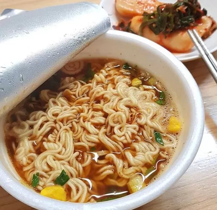 [잡담] 와 올해 한국에서 가장 많이 팔린 라면 1위 신라면이 밀릴것같다네.... | 인스티즈