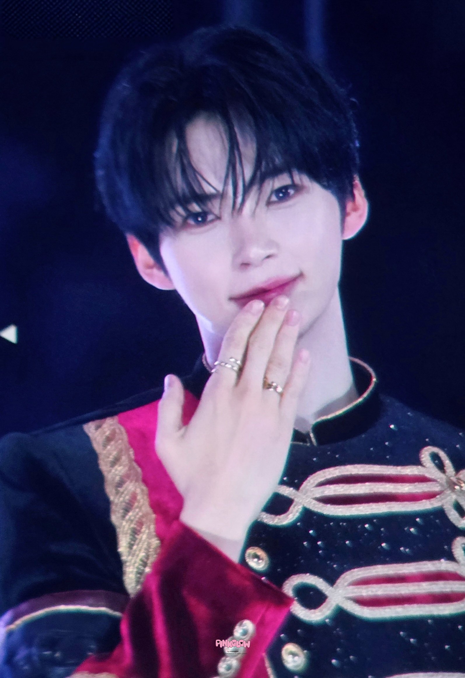 [잡담] 진지하게 성한빈 오늘 얼굴도 얼굴인데 완전 왕자님이야 | 인스티즈