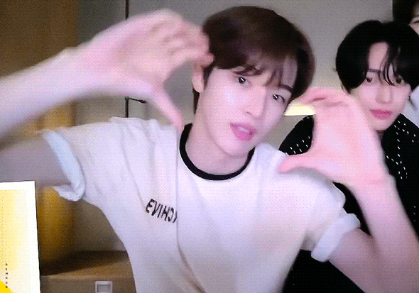 [잡담] 라이즈 이때 짤들 진짜 마음 좋은거 아는사람 | 인스티즈