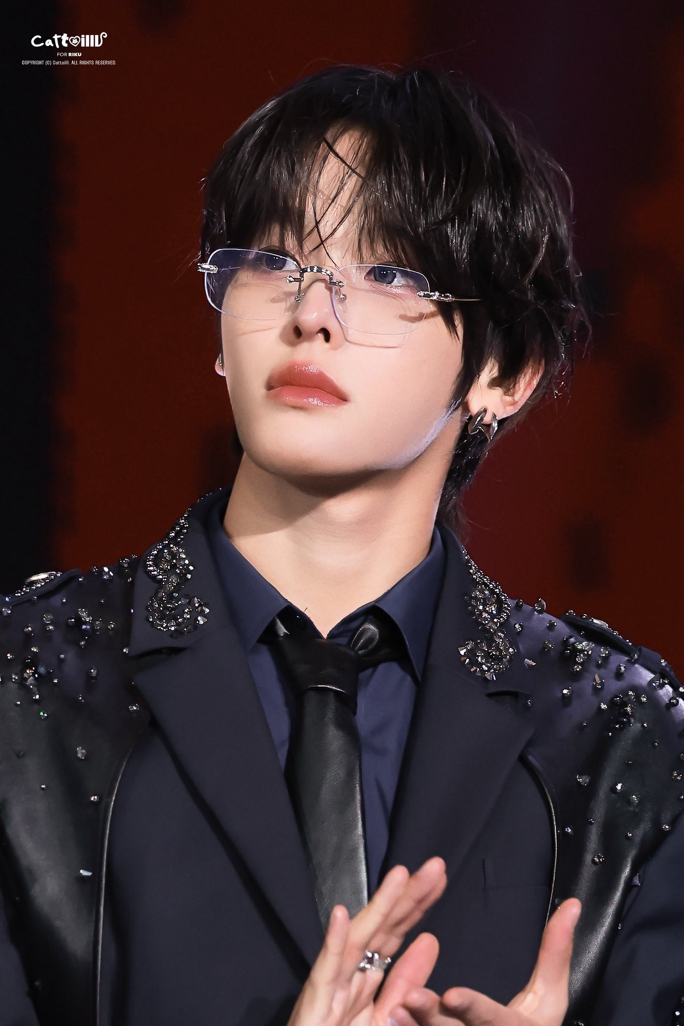 [잡담] 남돌박애주의잔데 뮤뱅글로벌 날에 비슷한 안경을 3명이나 | 인스티즈