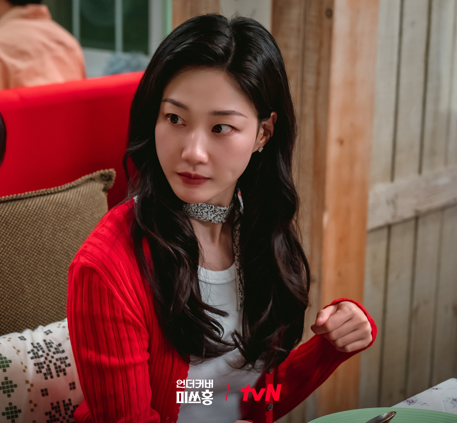 [잡담] 언더커버미쓰홍) 비서실 에이스 → 301호 왕언니부터예비 '캘리포니아 걸'의 화려한 스타일링까지!👗룸메즈와의 우정과 대립 사이 케미를 보여줄사랑스러운 야망캐 고복희 첫 스틸 공개✨ | 인스티즈