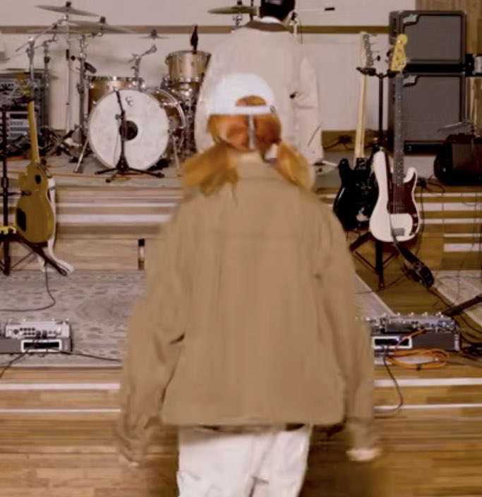 [잡담] 뭔가 한번 인식하게되니까 계속 신경쓰이는 재질인 아이돌 | 인스티즈