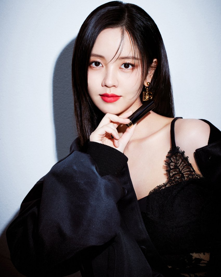 [잡담] 김소현 돌체 화보 떴는데 레드립 잘어울린다 | 인스티즈