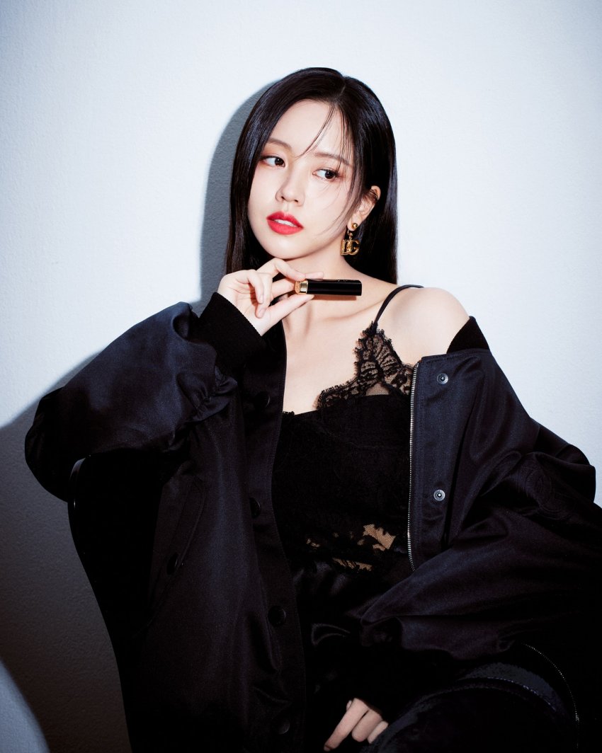 [잡담] 김소현 돌체 화보 떴는데 레드립 잘어울린다 | 인스티즈