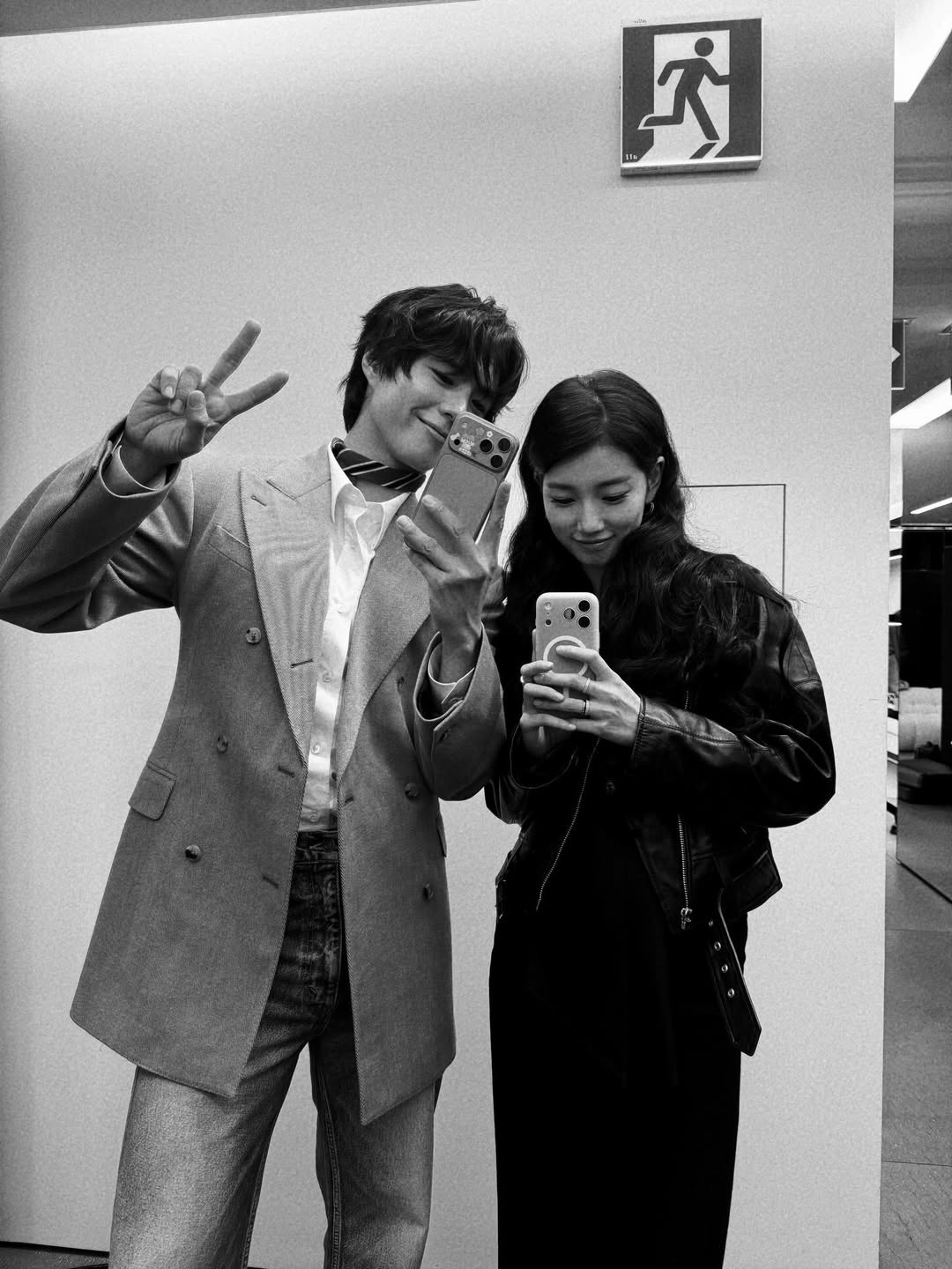 [잡담] 셀린느 수지 박보검 뷔 투어스 단체사진 올라왔네 | 인스티즈