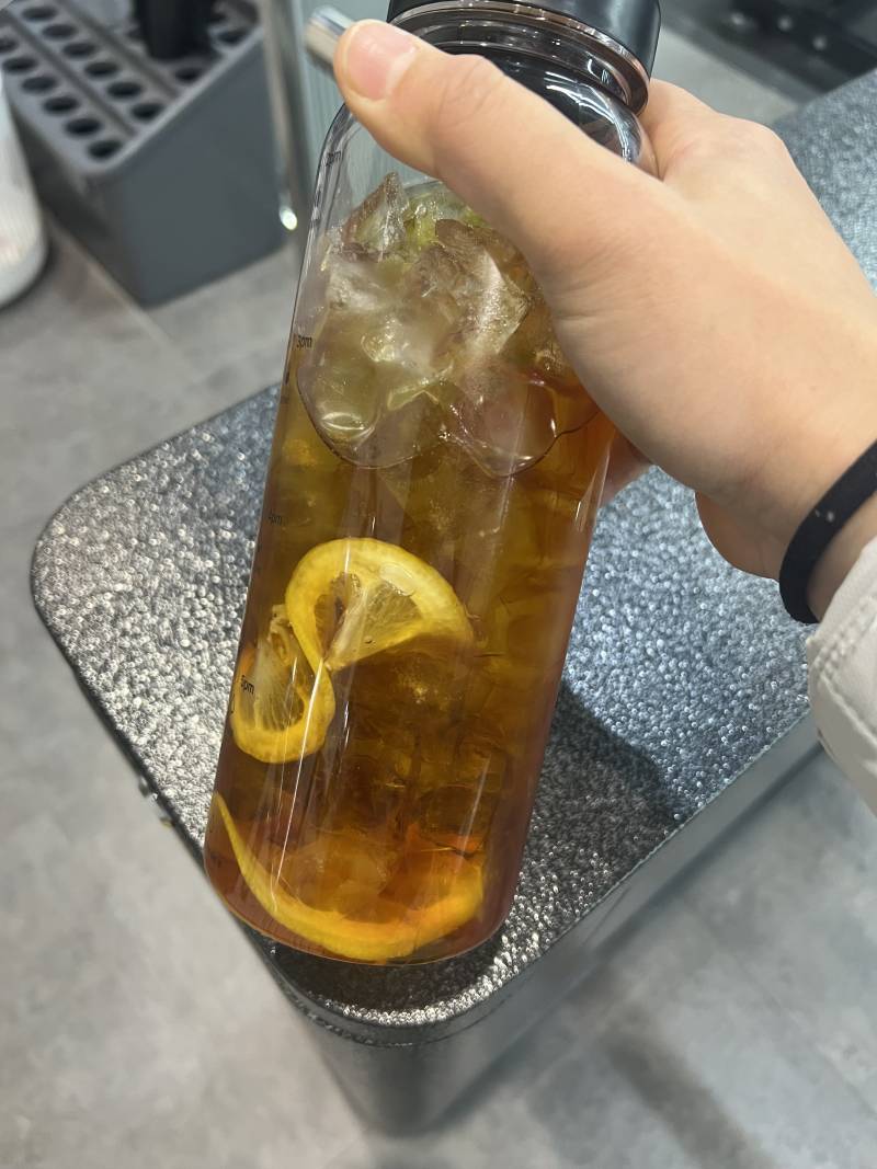 [잡담] 메가커피 제로부스트에이드 색깔 이게 맞는거임???? | 인스티즈