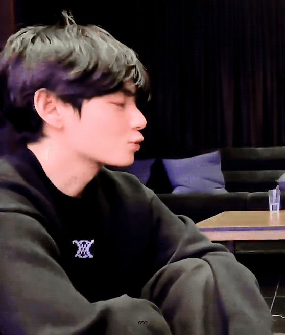 [잡담] 뷔 콧대봐 | 인스티즈