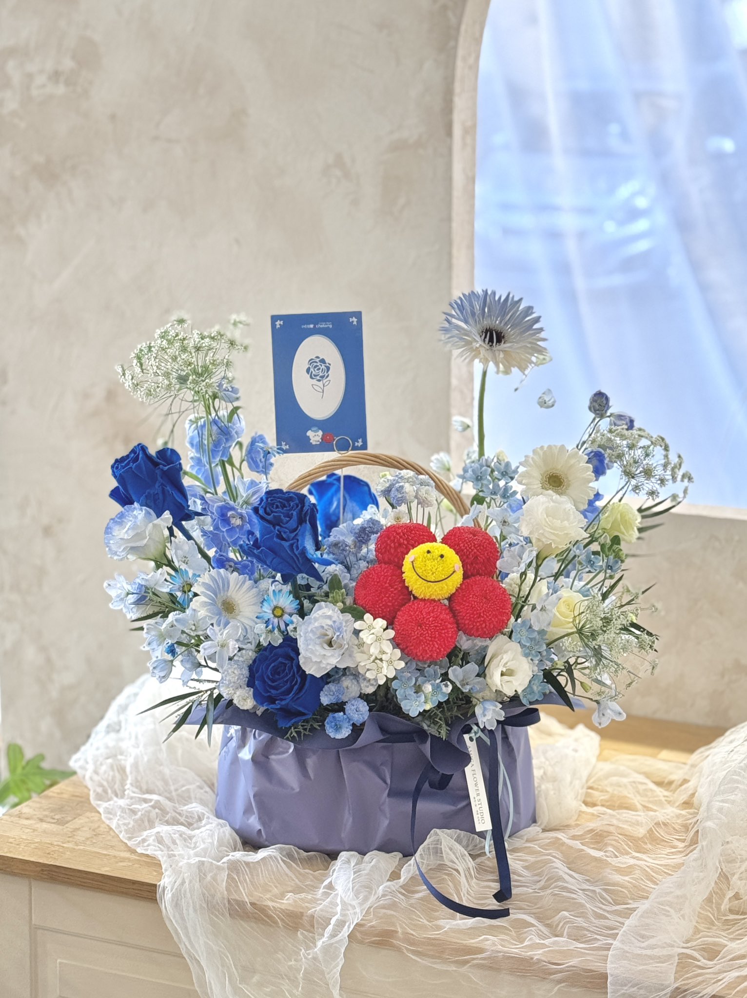 [잡담] 변우석) 원래 커피차하고 누끼 따서 인증한 커피차 비교 | 인스티즈