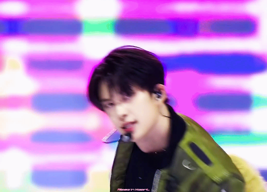 [잡담] 멜뮤때 김건우 유독 잘생겨보인 이유가 뭐지 | 인스티즈