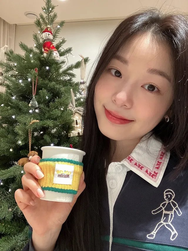 [잡담] 251223 김연아 인스타 🎄 ☕️ 💛 | 인스티즈