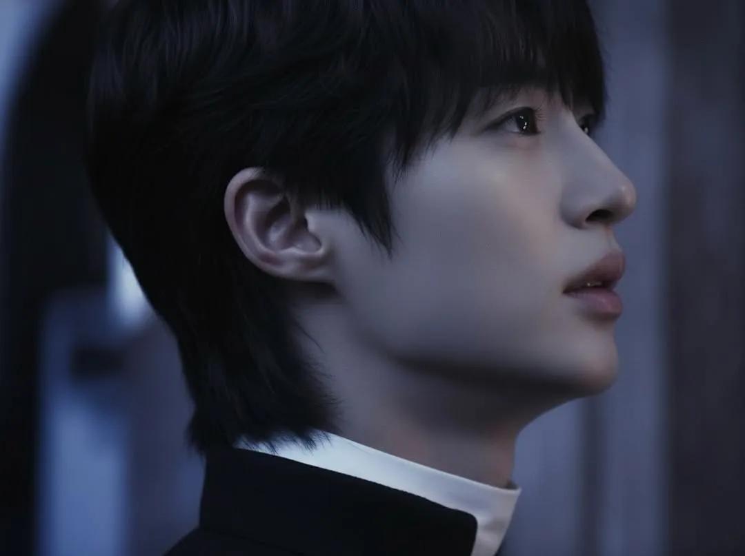 [잡담] 변우석) 난 크리스마스 아침에 신부님을 봐..⛪️ | 인스티즈