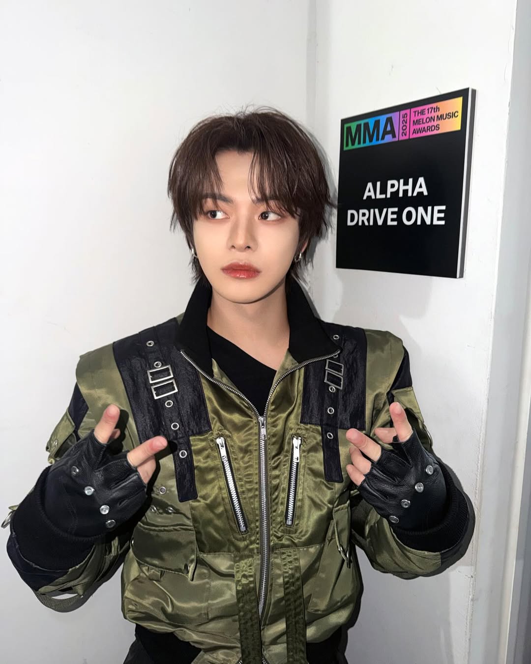 [잡담] 멜뮤 이리오 잘생기긴했다 | 인스티즈