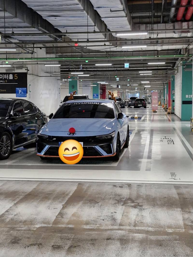 [잡담] 며칠전에 주차장에서 본 귀여운 자동차 | 인스티즈