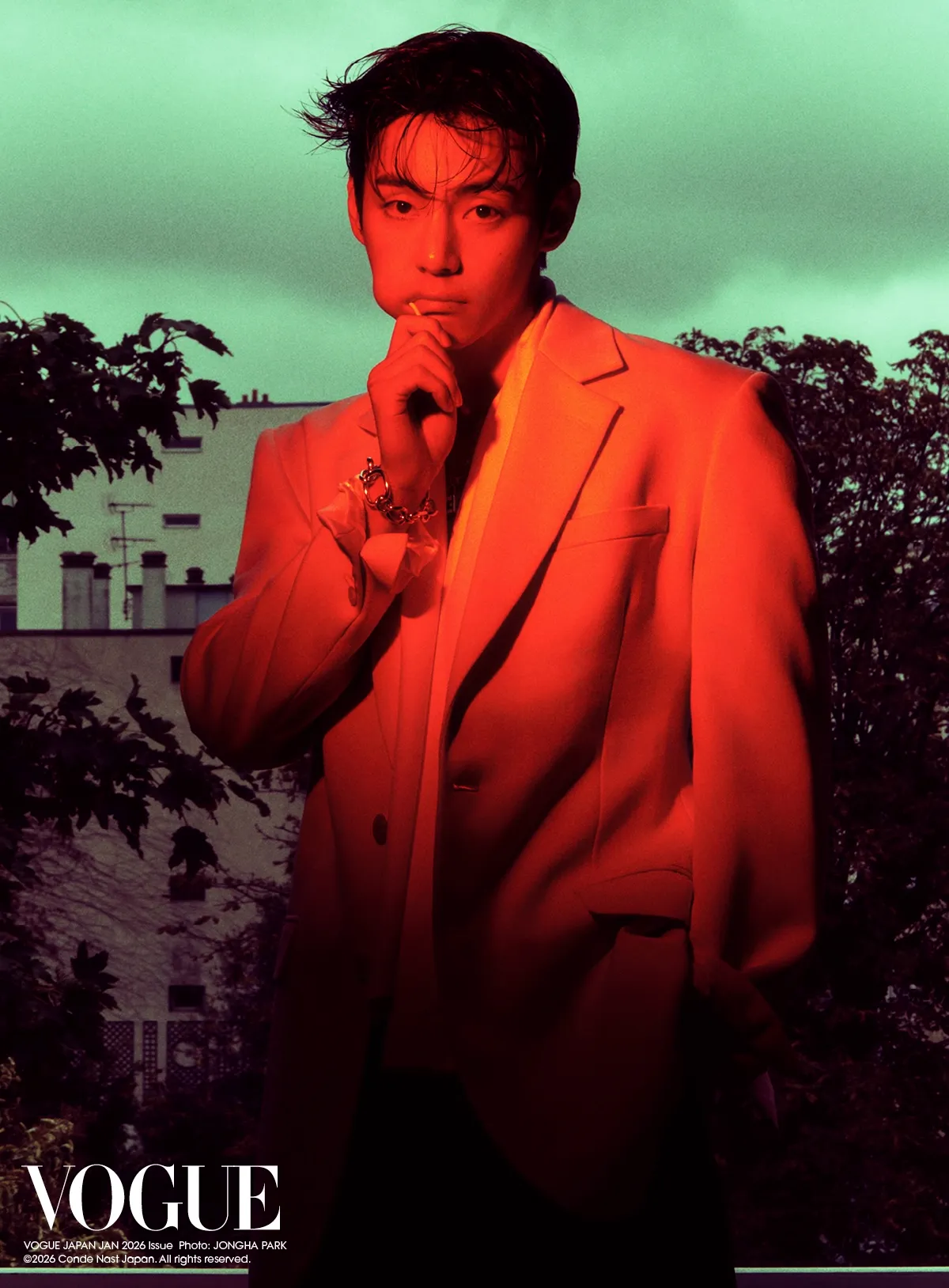 [잡담] 방금 공개된 방탄 뷔 <보그재팬> 2종 커버,화보 | 인스티즈