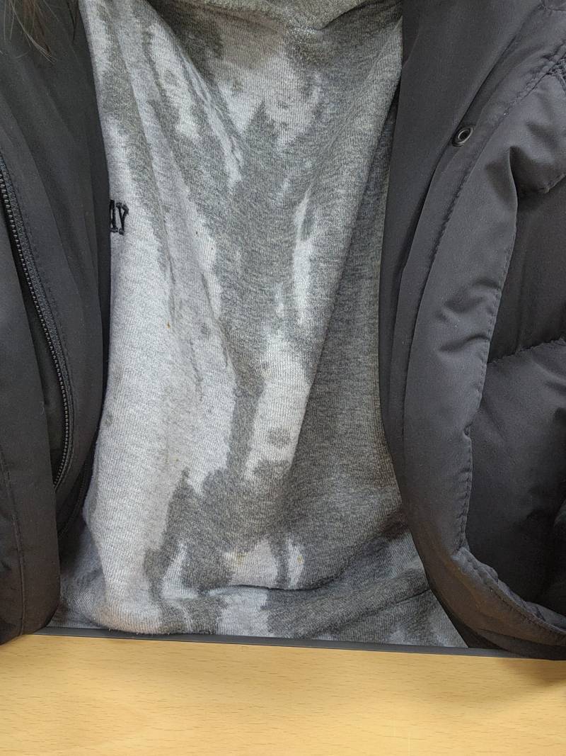 [잡담] 나 지금 상의에 커피 쏟았는데 집 다녀와도 될까... | 인스티즈