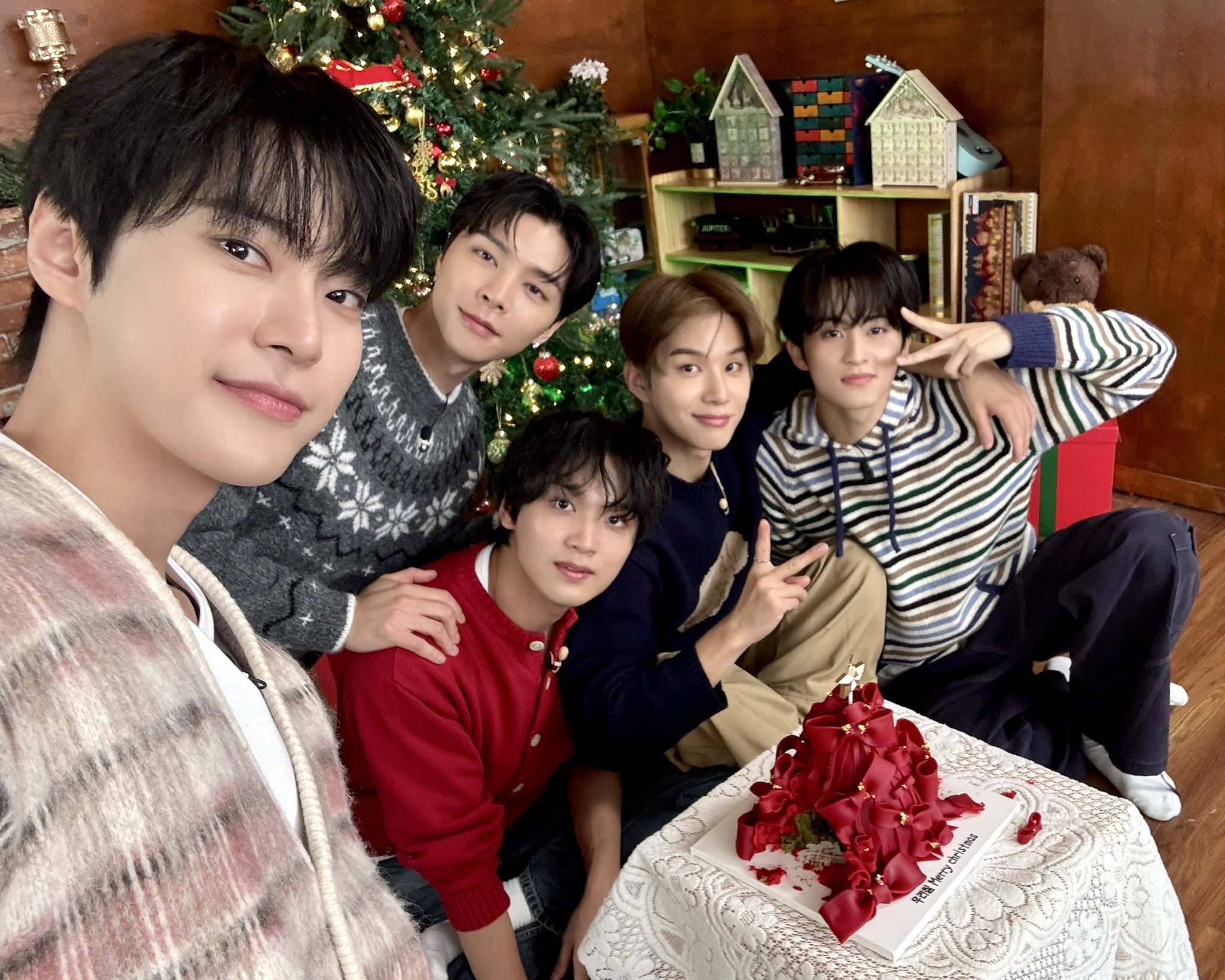 [잡담] 127 크리스마스 너무 예뿌다 🥹 | 인스티즈