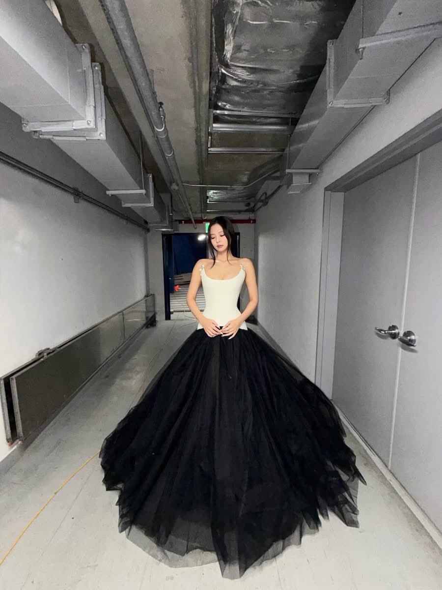 [잡담] 제니 인스타 게시물 업뎃 ㄹㅇ 예뻐 | 인스티즈