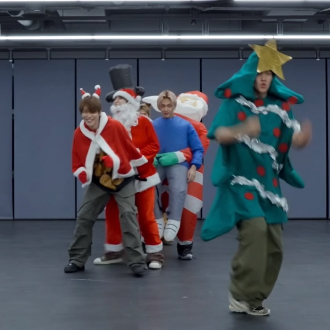 [잡담] 성찬 길막해서 라이즈 일동 기차놀이됨 | 인스티즈