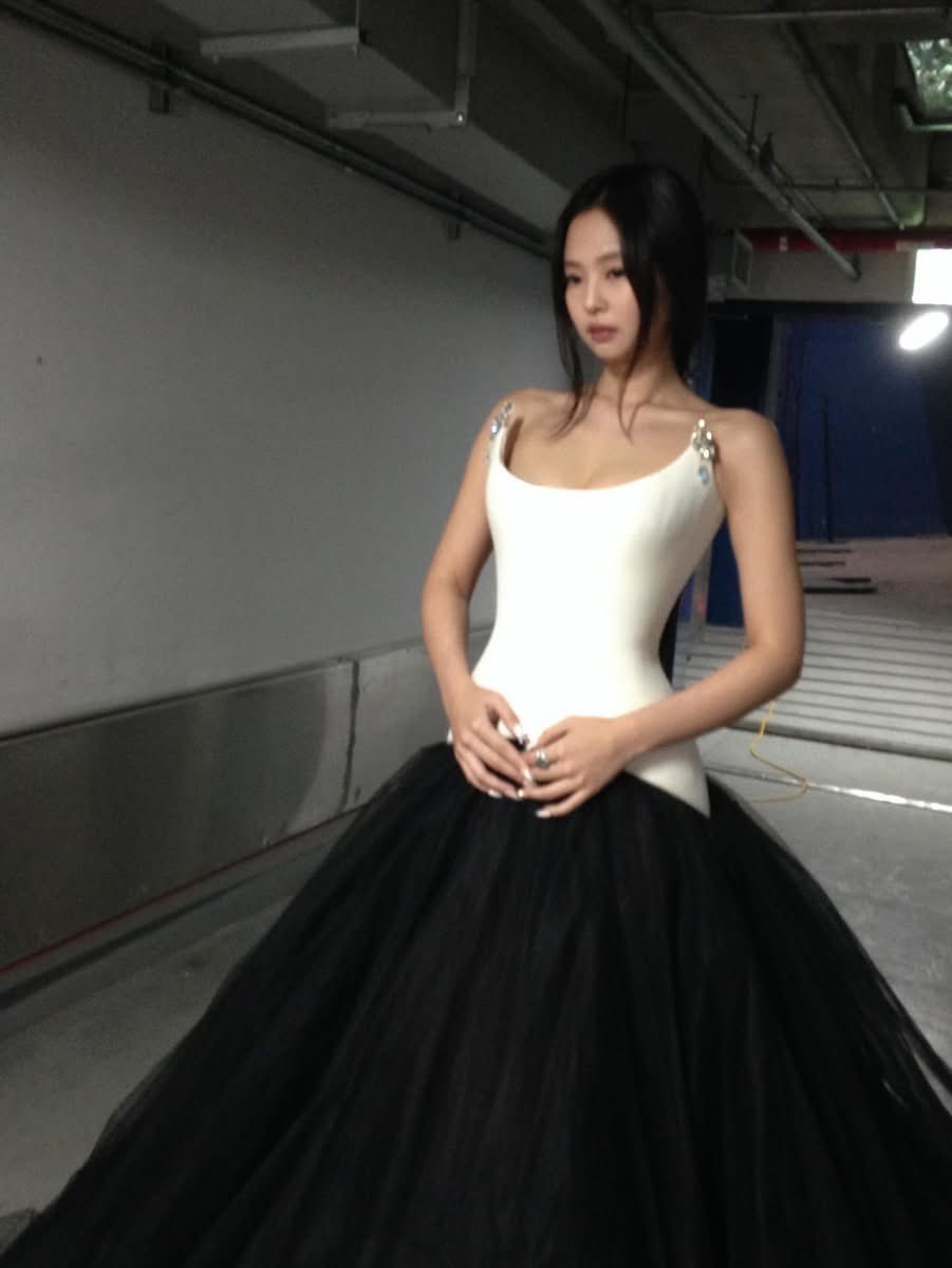 [잡담] 제니 인스타 게시물 업뎃 ㄹㅇ 예뻐 | 인스티즈