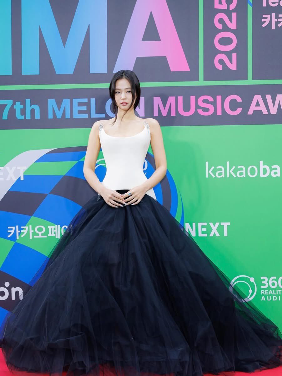 [잡담] 제니 인스타 게시물 업뎃 ㄹㅇ 예뻐 | 인스티즈