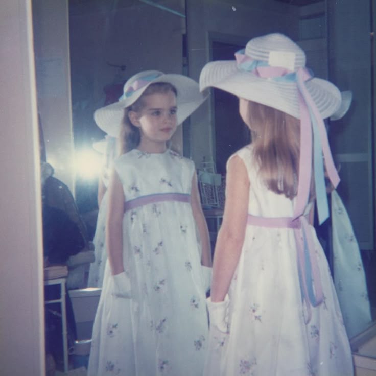 [잡담] 브록쉴즈 어릴때도 진짜 똑같이 생겼구나 | 인스티즈