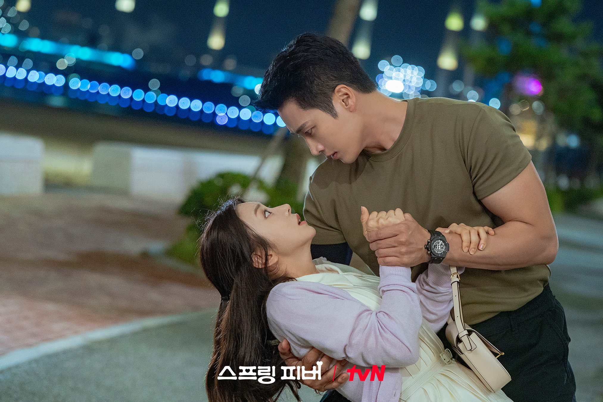 [잡담] 스프링피버) 재규♥봄 지금 분위기 뭐야 뭐야~ - ̗̀ෆ˶'ᵕ'˶ ෆ ̖́-설레는 눈맞춤 + 완벽 얼굴합 = 심쿵 그 자체💗 | 인스티즈