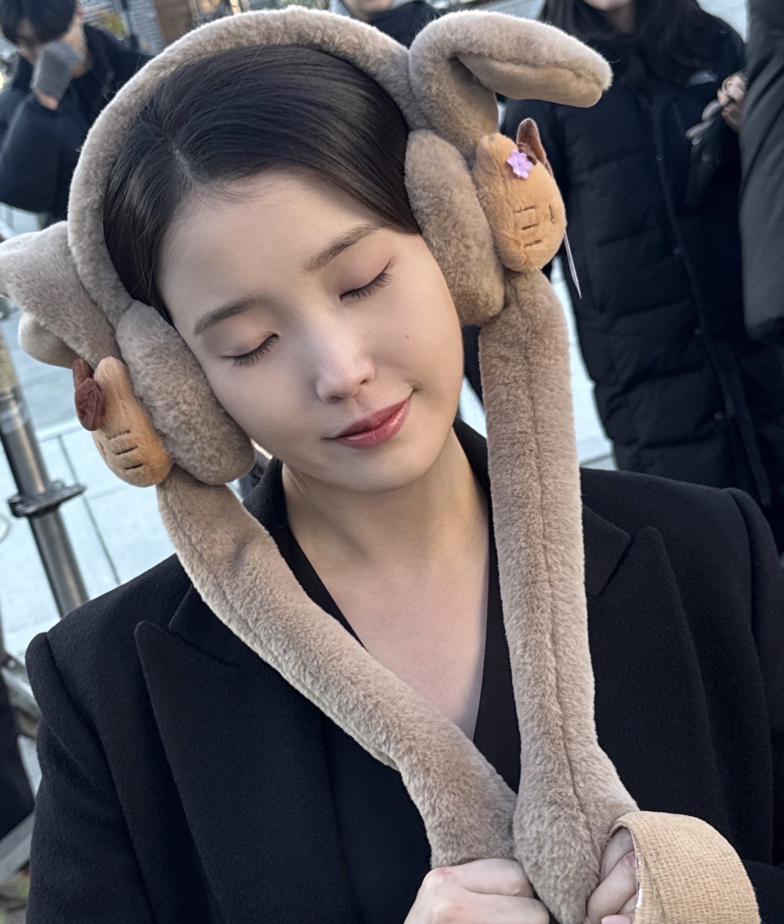 [잡담] 대군부인) 아이유 이거 손 다친거였나봐 | 인스티즈