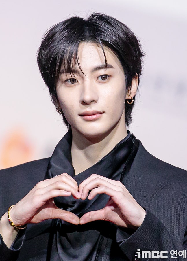 [잡담] 앤톤 초근접 기사사진인데 | 인스티즈