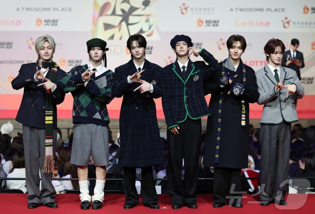 [정보/소식] 남자아이돌 가요대전 레카 단체사진 모음 | 인스티즈