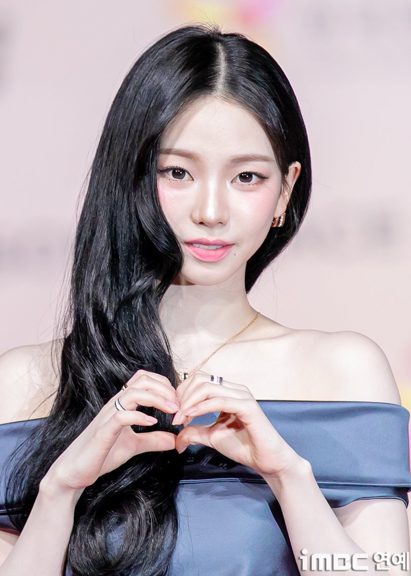 251225 에스파 SBS 가요대전 레드카펫 기사사진 | 인스티즈