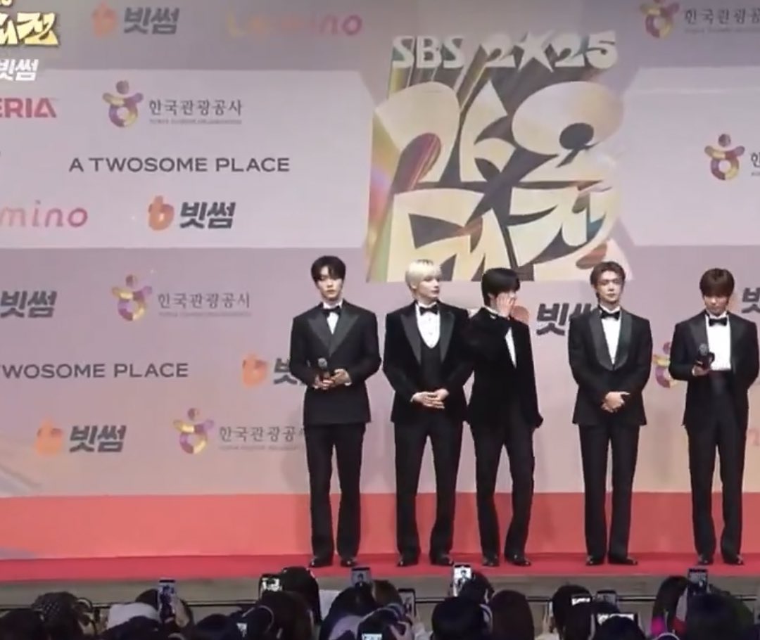 [잡담] 투바투 ㄹㅇ 대충 찍어도 기럭지가 | 인스티즈