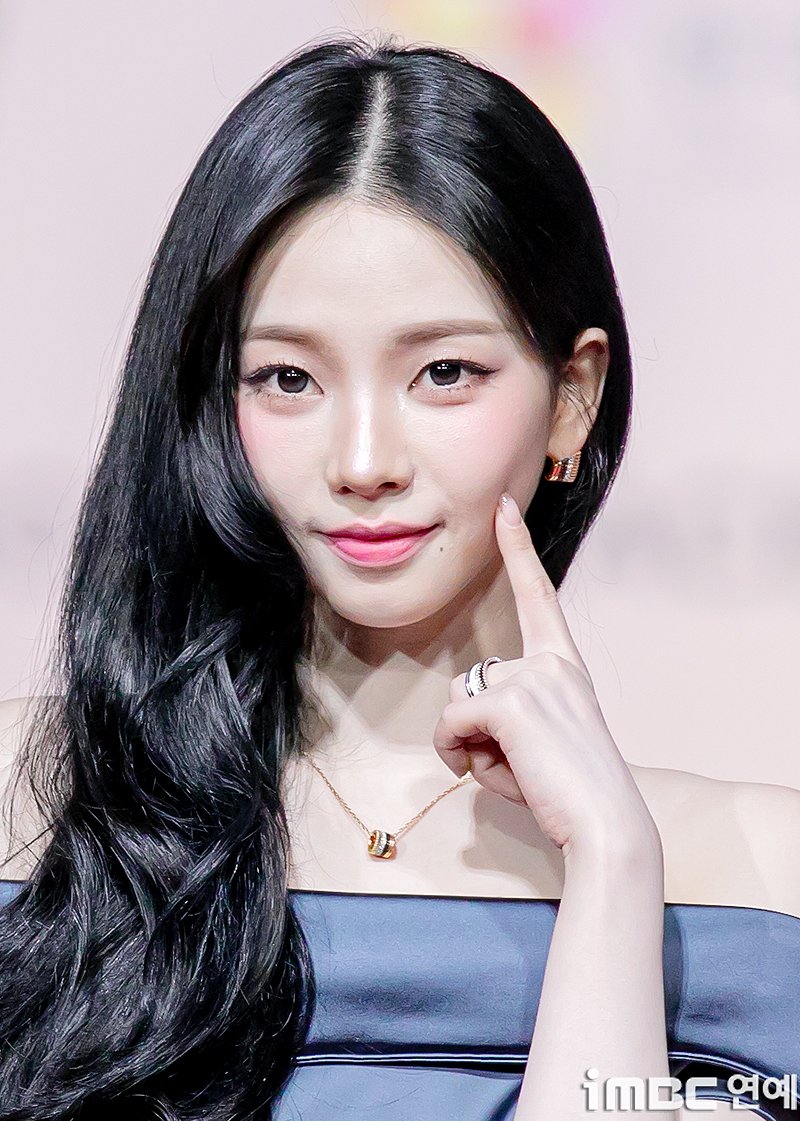 [잡담] 251225 에스파 SBS 가요대전 레드카펫 기사사진 | 인스티즈