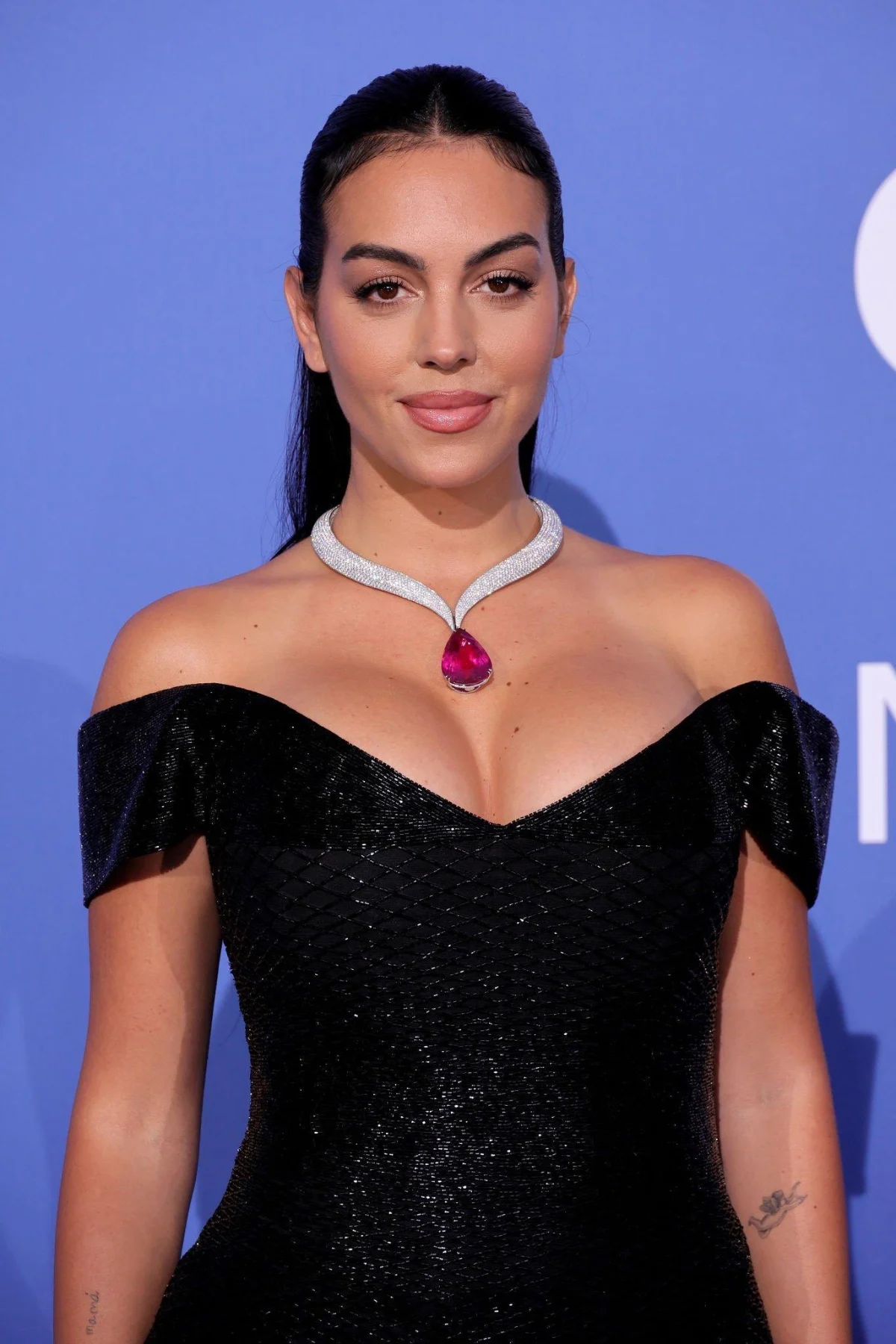 16억원짜리 목걸리 착용한 조지나 카리나 리한나 | 인스티즈