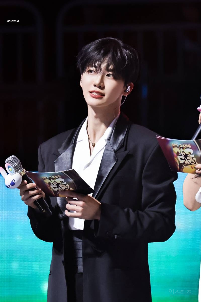 가요대전 엠씨보면서 뱀파이어 의상입은 NCT DREAM 재민 | 인스티즈