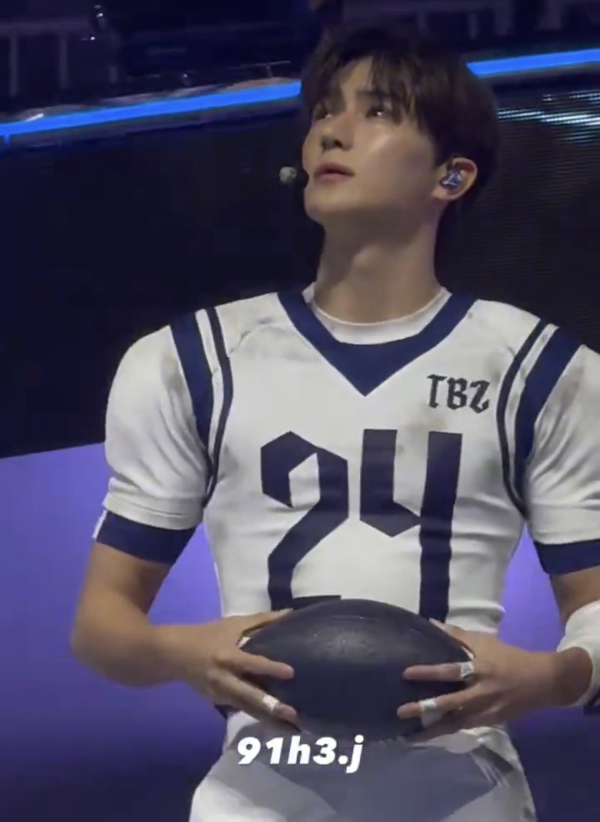 [잡담] 이재현 몸매랑 얼굴 진짜 미첬네 | 인스티즈