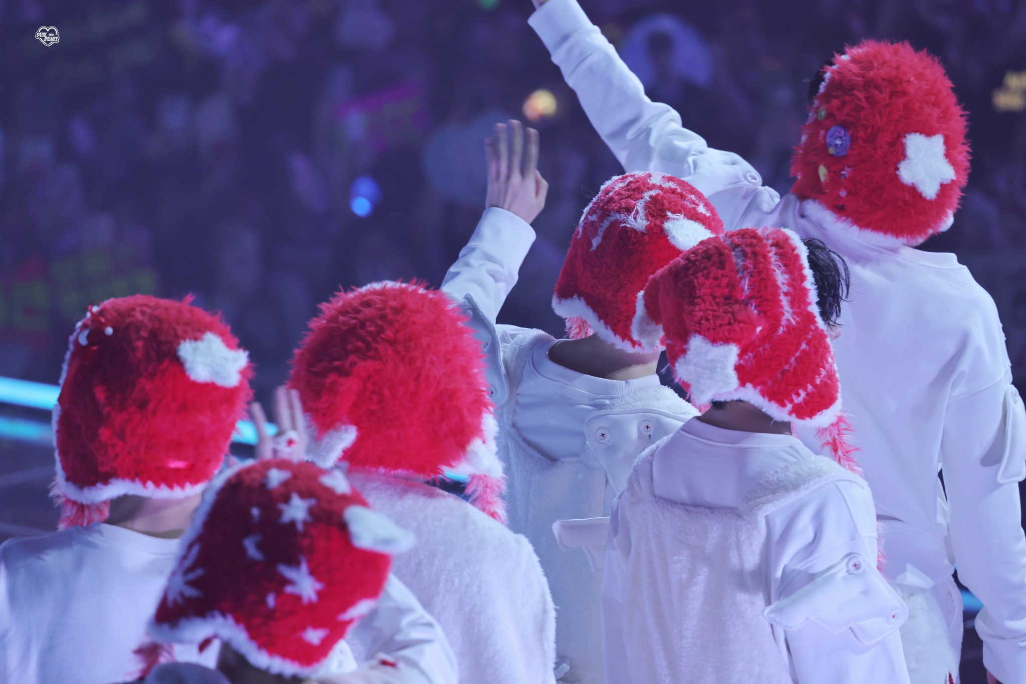 [잡담] 위시 뒷모습 너무 커염지다 진짜.. | 인스티즈