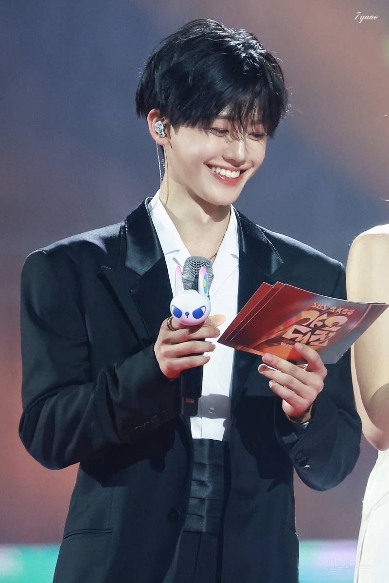 가요대전 엠씨보면서 뱀파이어 의상입은 NCT DREAM 재민 | 인스티즈