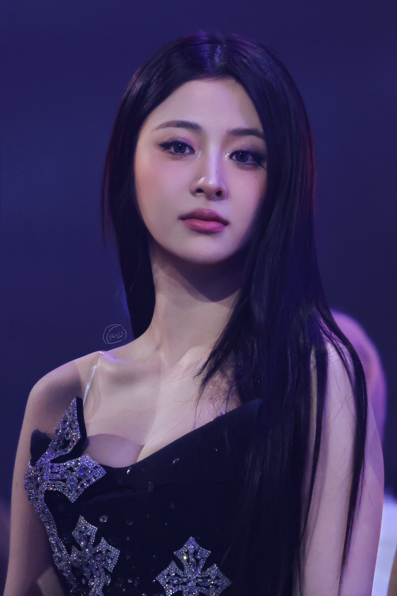 [잡담] 허윤진 너무 미녀.... | 인스티즈