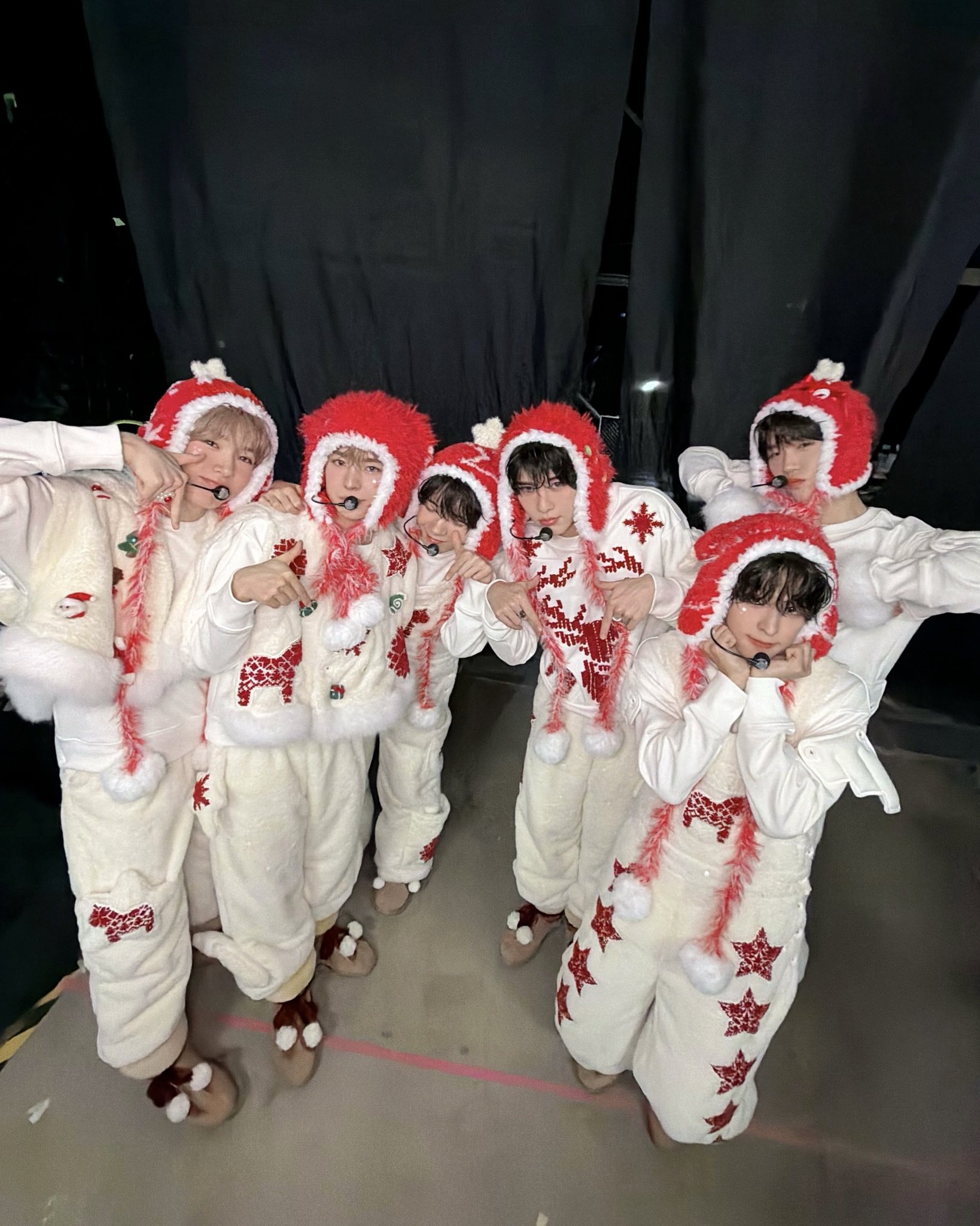 [잡담] 위시 무대마다 착장 분위기 다른 거 봐 | 인스티즈