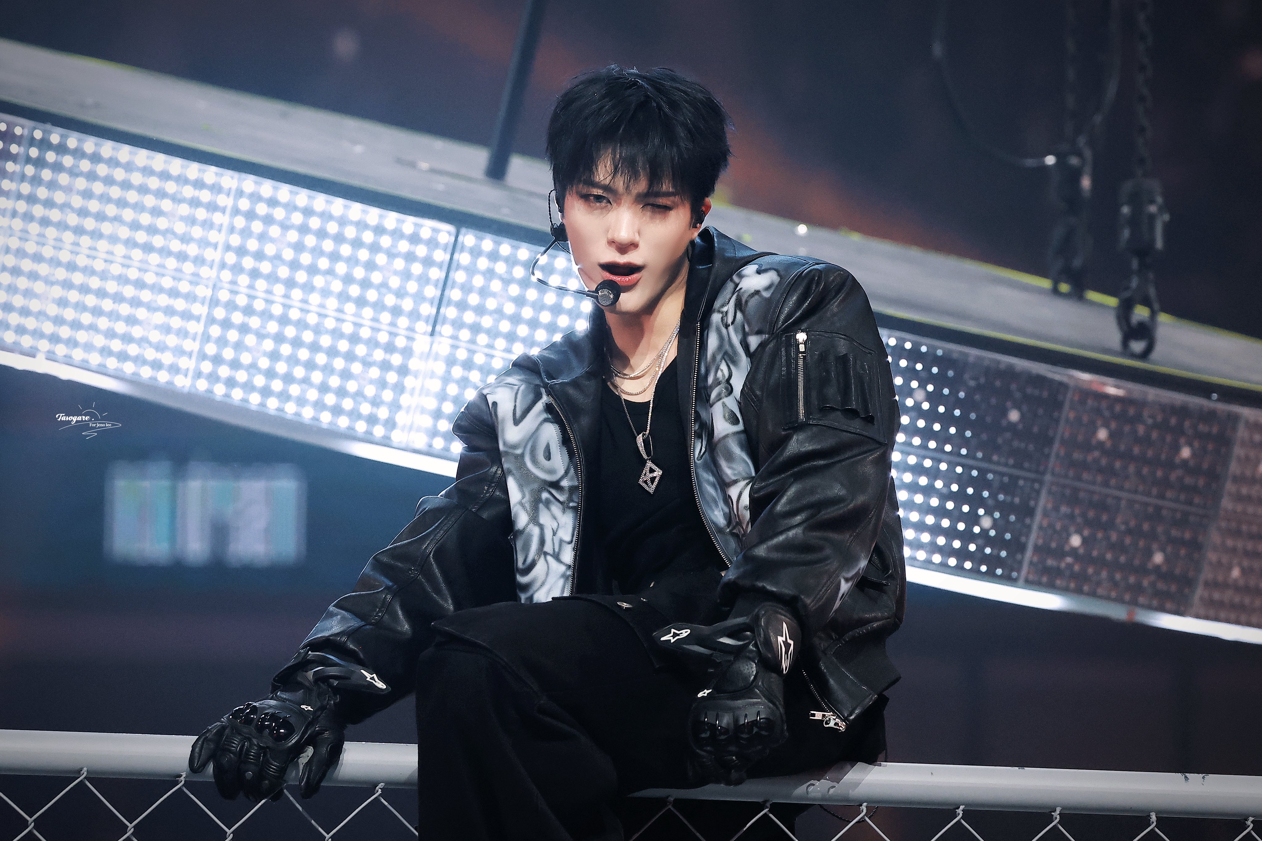 [잡담] 아니 제노 철조망뷰 사진이 진짜 잘 나와서 웃김ㅋㅋㅋㅋㅋ | 인스티즈