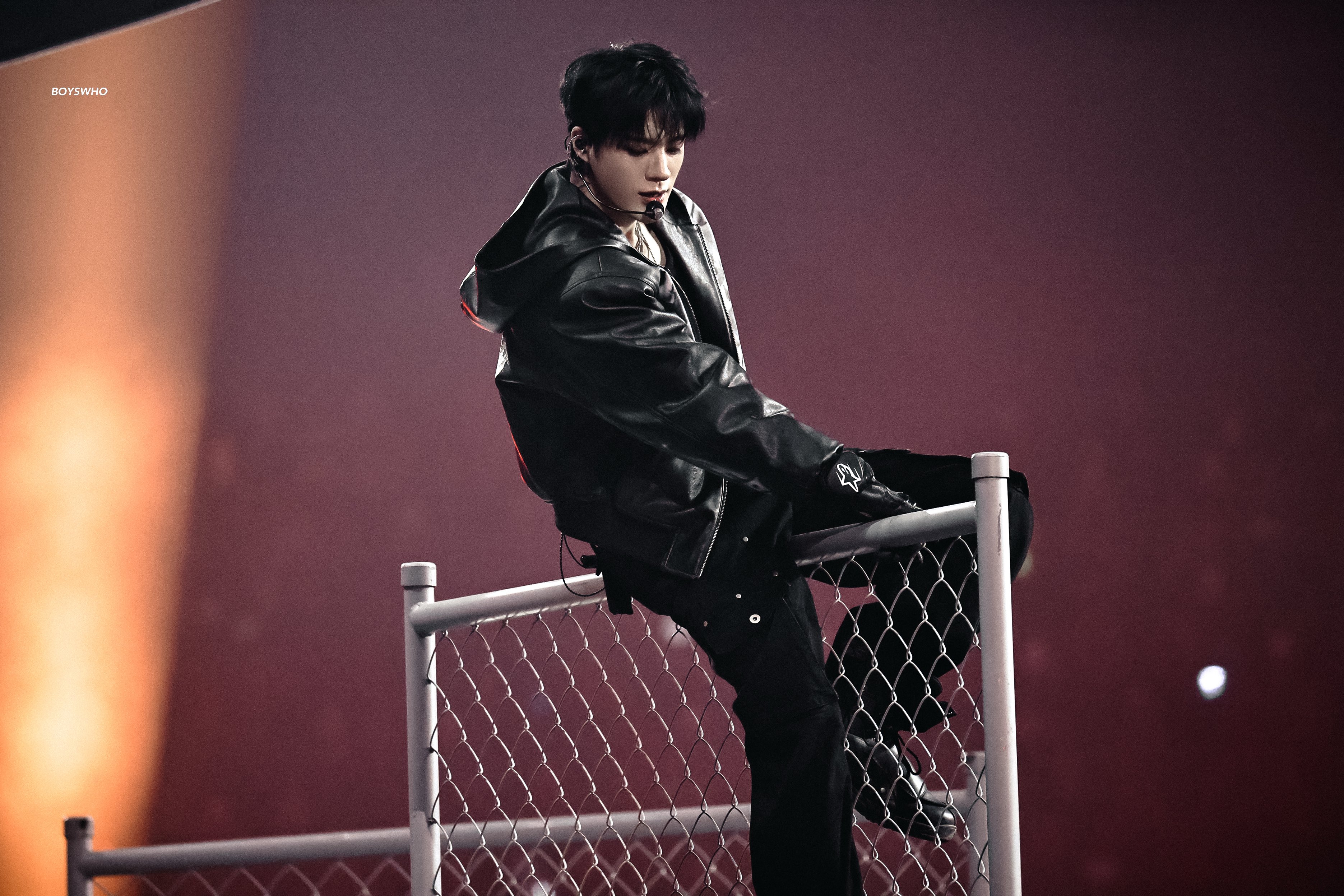 [잡담] 아니 제노 철조망뷰 사진이 진짜 잘 나와서 웃김ㅋㅋㅋㅋㅋ | 인스티즈