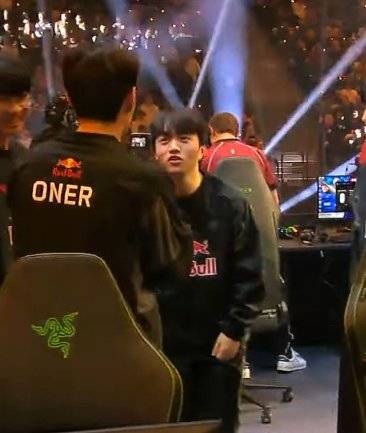 [잡담] 우리가 캡쳐했을때: 문현준이 찍었을때: | 인스티즈