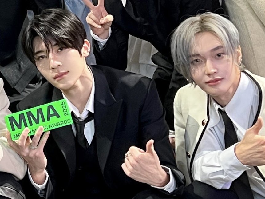 [잡담] 원빈 시온 단체 사진마다 같이 있는거 | 인스티즈