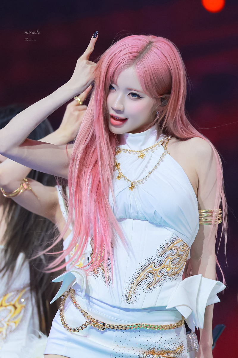 트위터 반응 터진 베이비몬스터 아사 마이크 돌려잡기 퍼포먼스 | 인스티즈