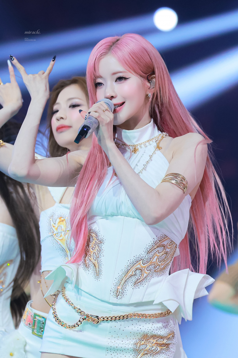 트위터 반응 터진 베이비몬스터 아사 마이크 돌려잡기 퍼포먼스 | 인스티즈